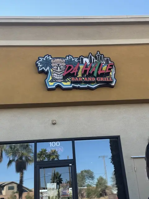 Da Hale Bar and Grill