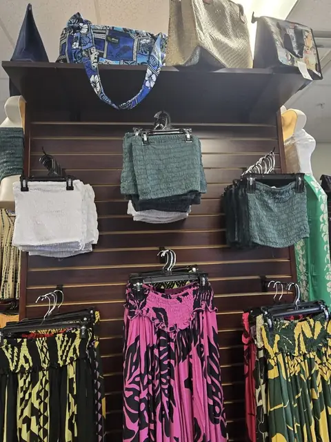 Slade’s Polynesian Crafts Store